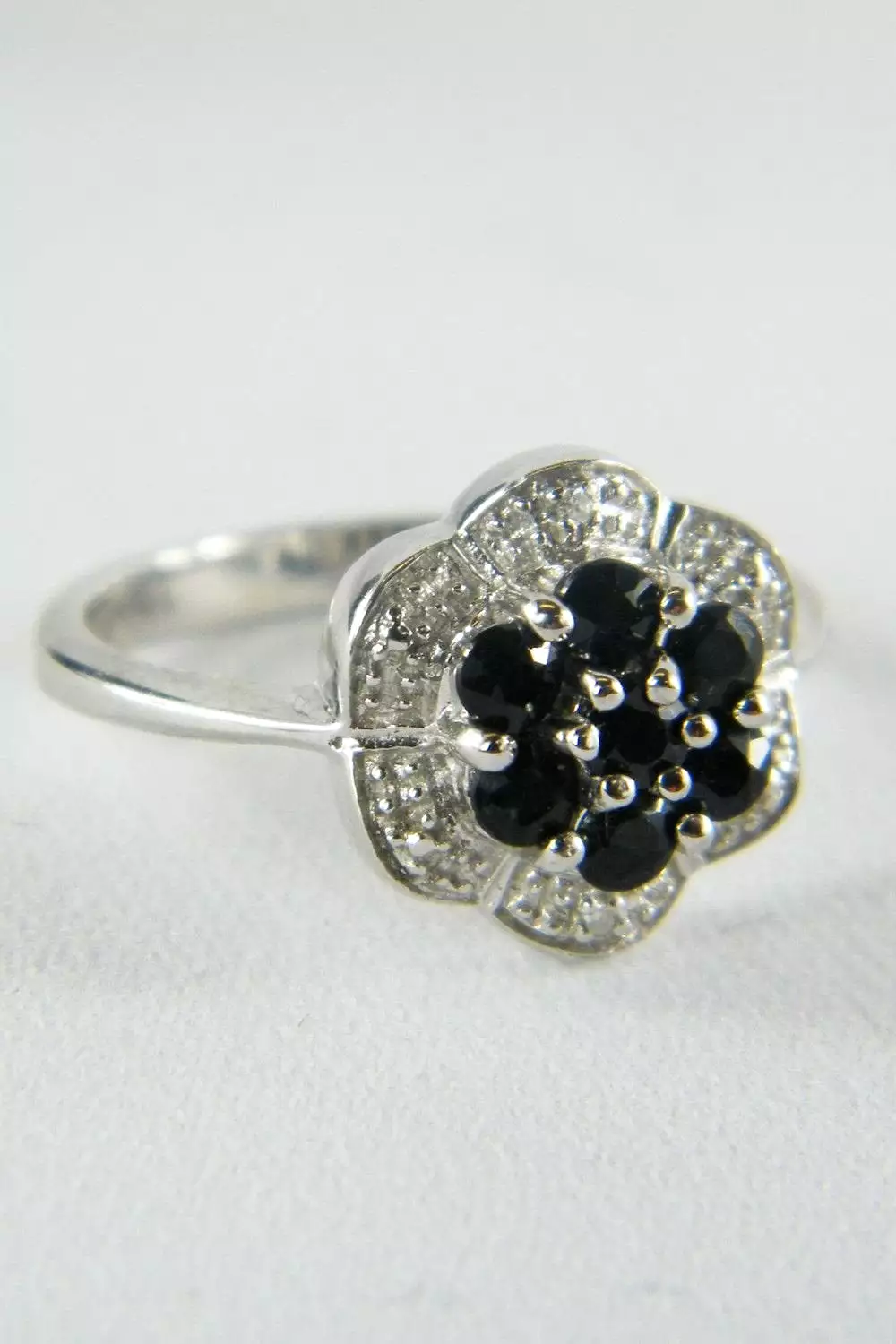 DIAMOND & SAPPHIRE 925 Sterling Silver Cluster Ring (L)